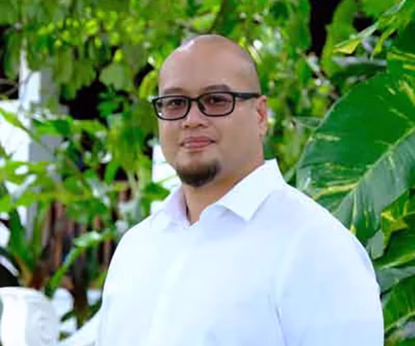 Paolo Veneracion, Psychotherapist at Viva Rehab Thailand